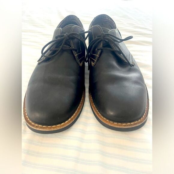 Waylon Nubuck Lace Up Oxford Cub
by Original Penguin; Size 11, Like New! main image 13